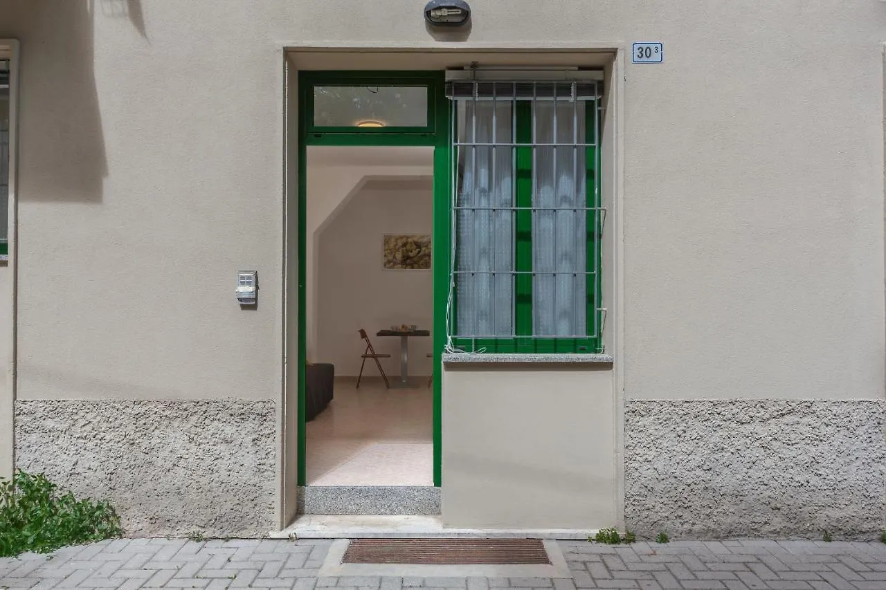 The Green Door - Ospedale Maggiore Studio Bologna 0*,  Italien